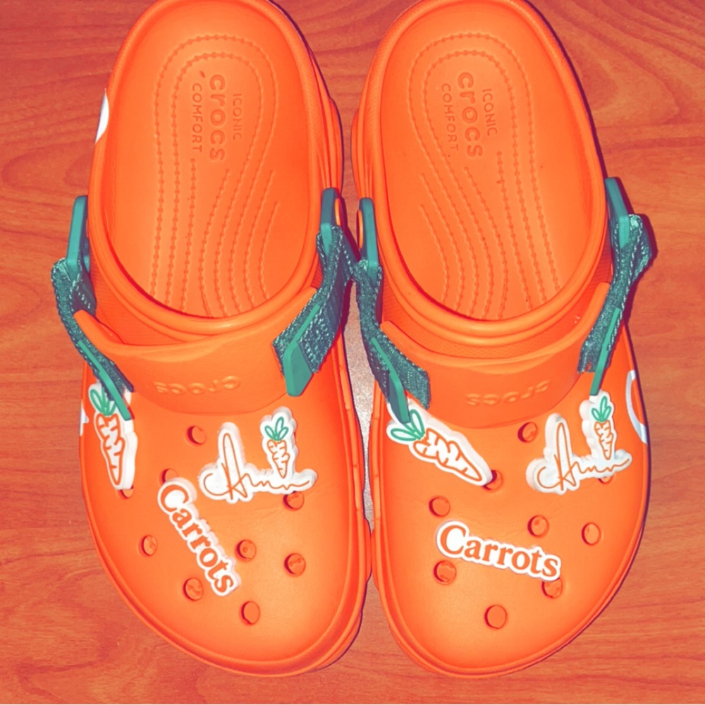 Carrot edition Crocs